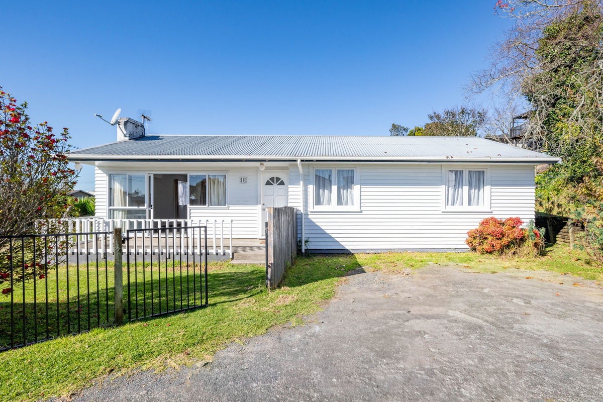 18 Glenview Terrace, Glenview, Hamilton - Carousel 1