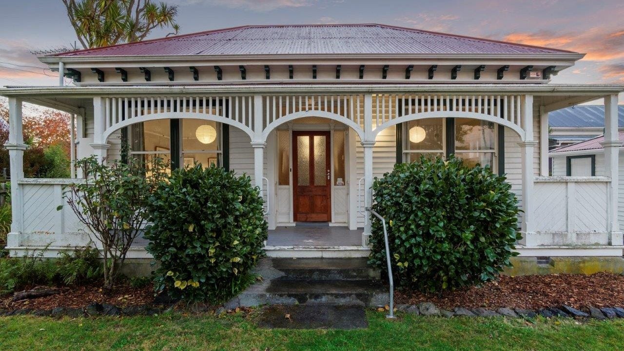 15 Norwood Street, Beckenham, Christchurch - Carousel 1