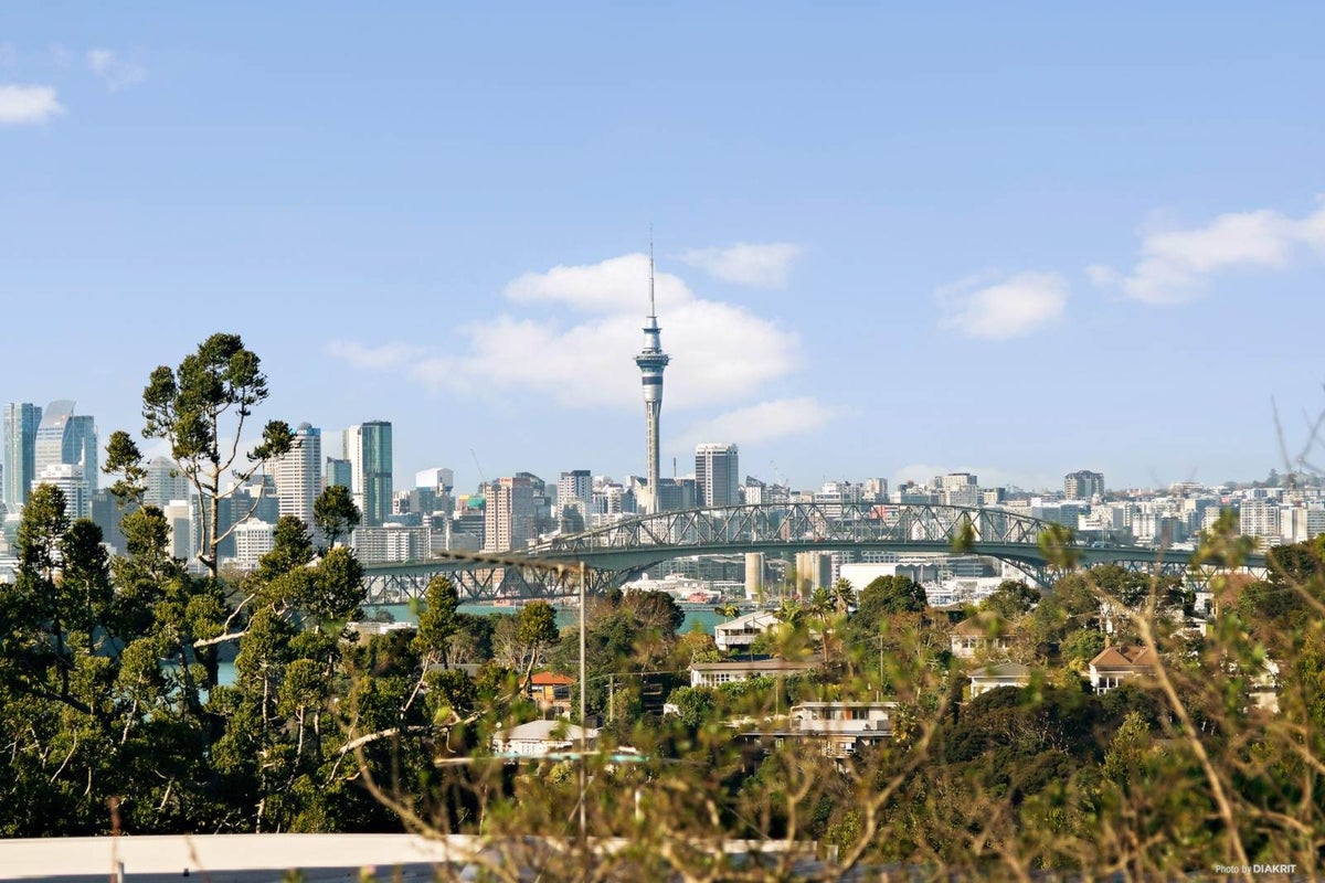 6/12 Wernham Place, Northcote, Auckland - Carousel 1
