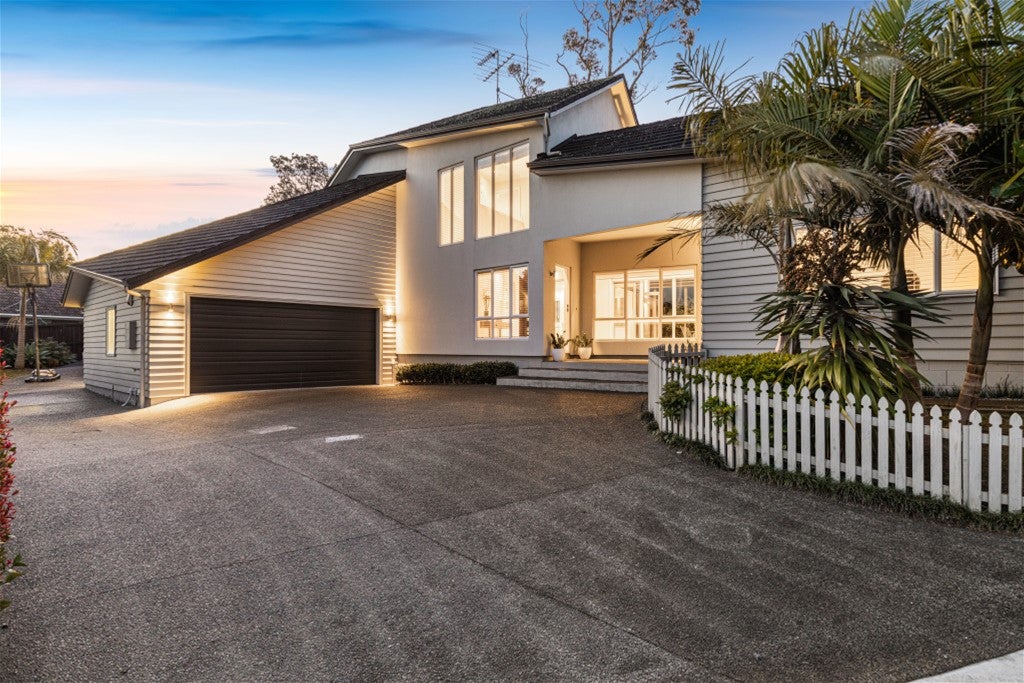 30C Marine Parade, Mellons Bay, Auckland - Carousel 1