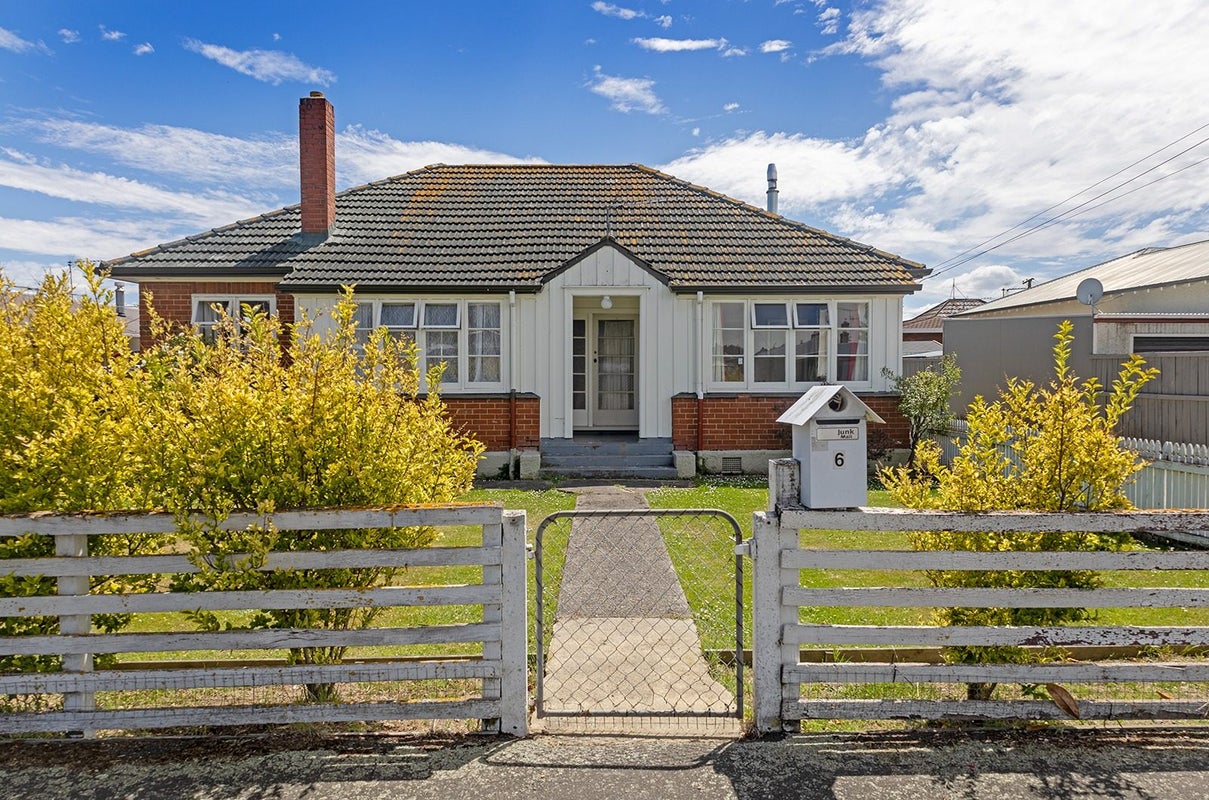 6 Ayr Street, Kaikorai, Dunedin - Carousel 1