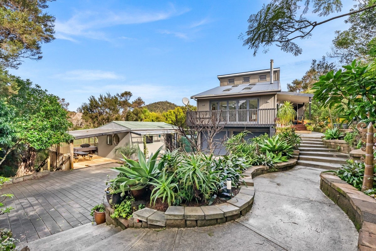 29 Tahunatapu Road, Whangarei - Carousel 1