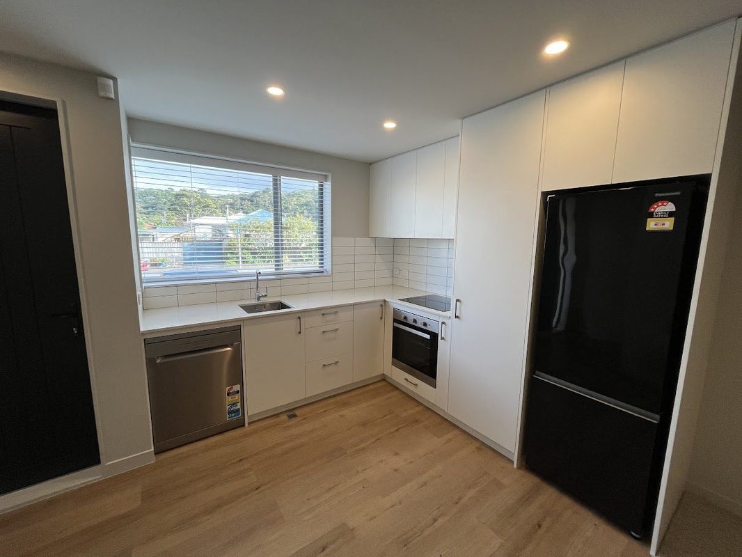 2/130 Richmond Street, Petone, Lower Hutt - Carousel 2