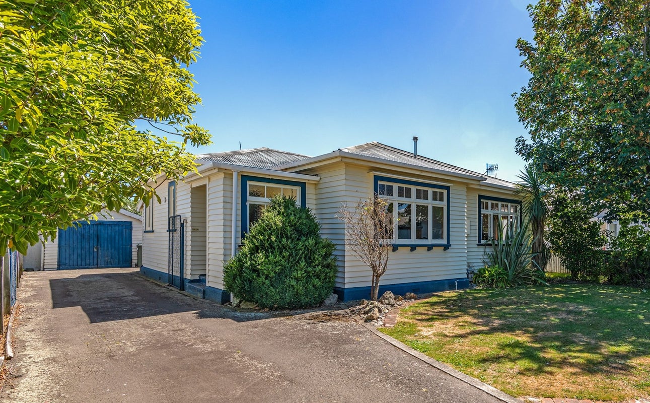 16 Burns Avenue, Takaro, Palmerston North - Carousel 1
