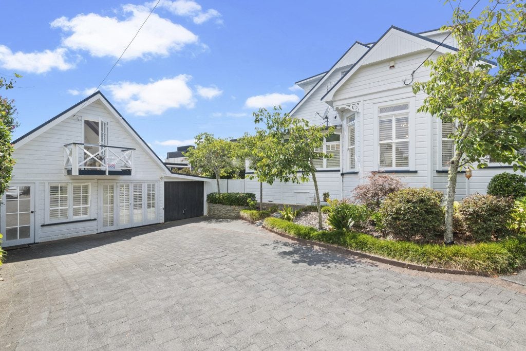 8 Dodson Avenue, Milford, Auckland - Carousel 1
