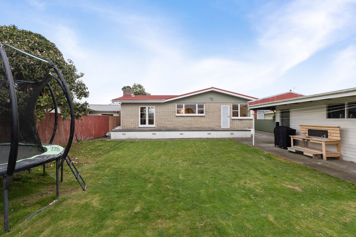 4 Edwards Place, Terrace End, Palmerston North - Carousel 2