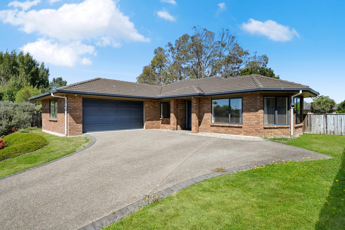 4 Malbec Place, Rototuna, Hamilton - Carousel 1