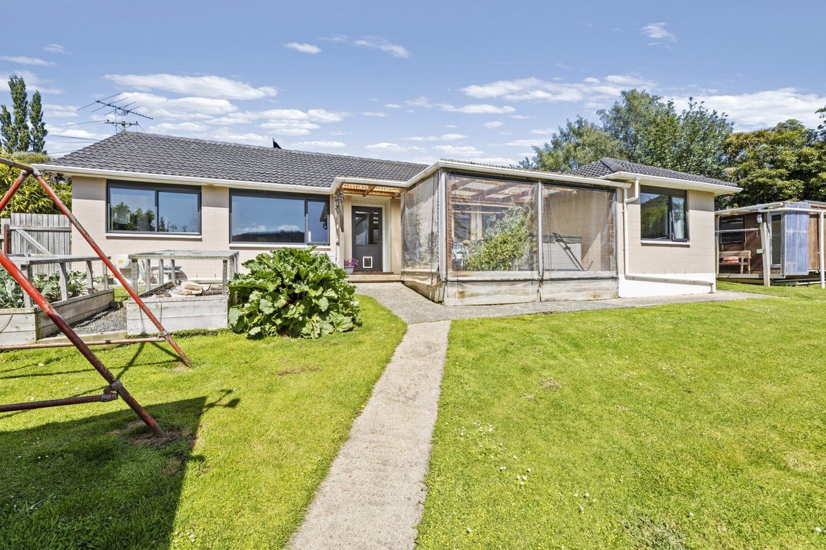 22 Delphic Street, Sawyers Bay, Port Chalmers - Carousel 1