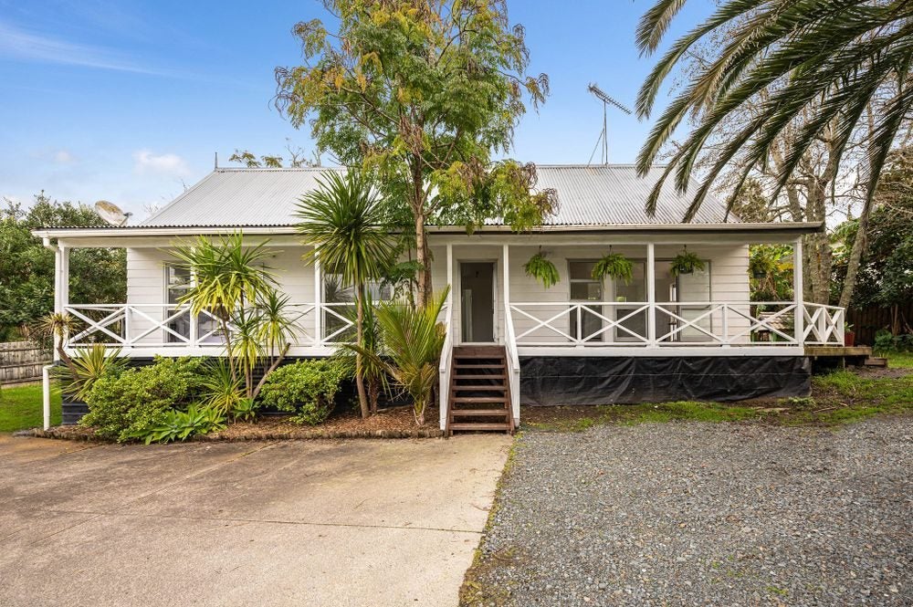8 Pitcher Place, Glen Eden, Auckland - Carousel 1