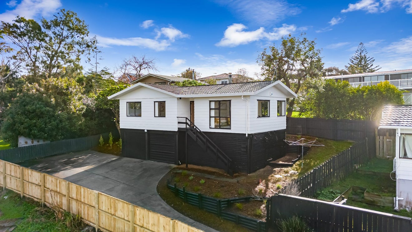 2/24 Sarajevo Place, Massey, Auckland - Carousel 1
