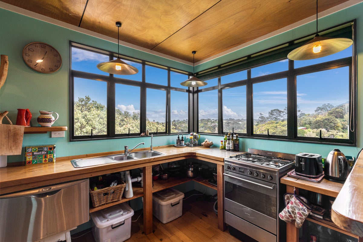 53 Frank Street, Oneroa, Waiheke Island - Carousel 1