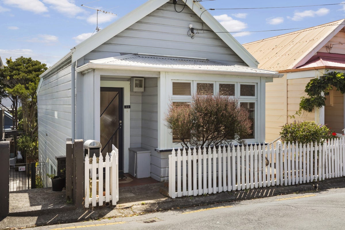 23 Moir Street, Mount Victoria, Wellington - Carousel 1
