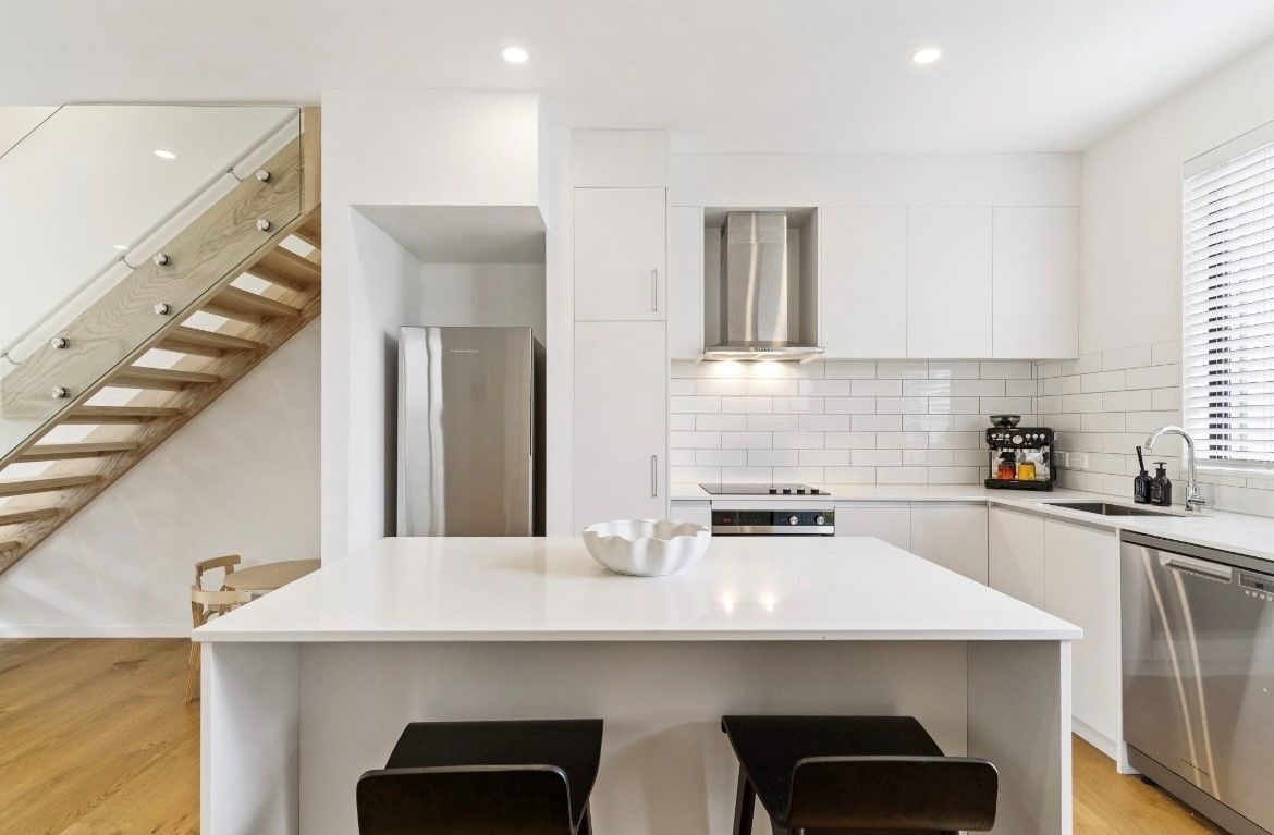 6/82 East Coast Road, Milford, Auckland - Carousel 2