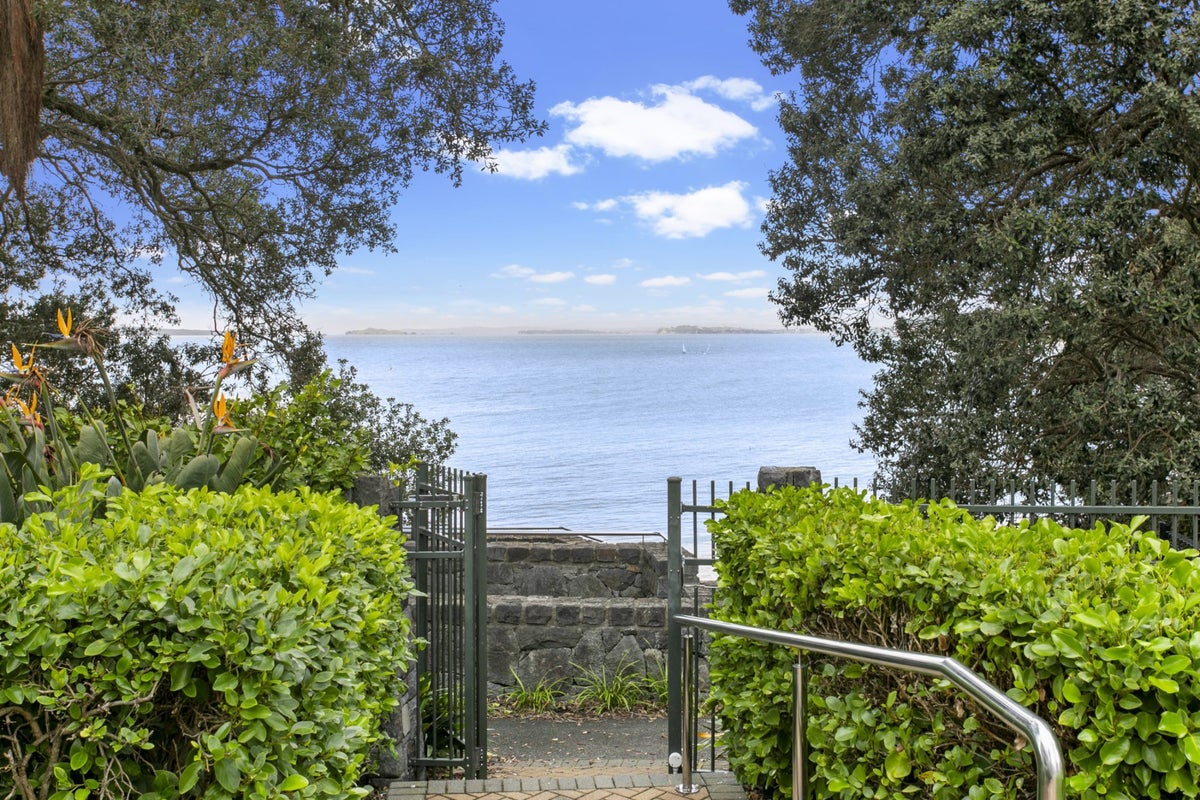 1A/175 Hurstmere Road, Takapuna, Auckland - Carousel 20