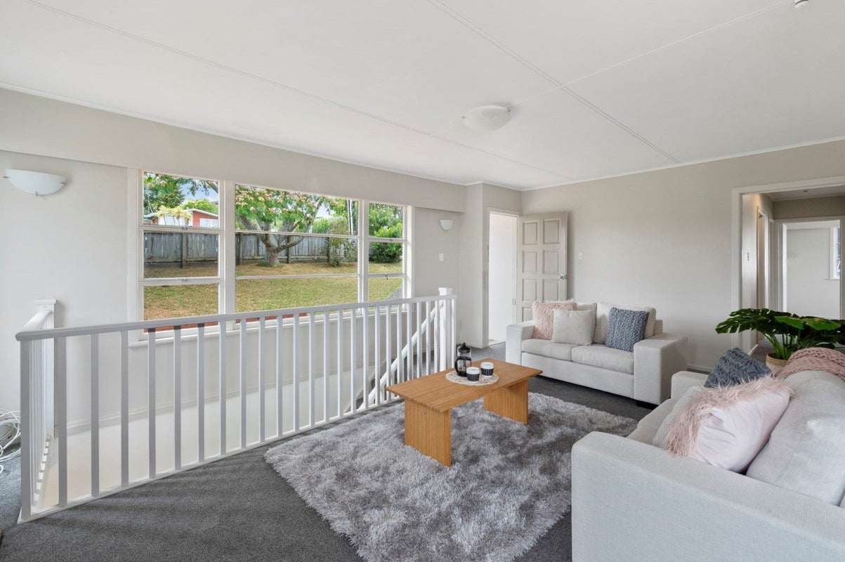 15 Thomson Avenue, Dinsdale, Hamilton - Carousel 2
