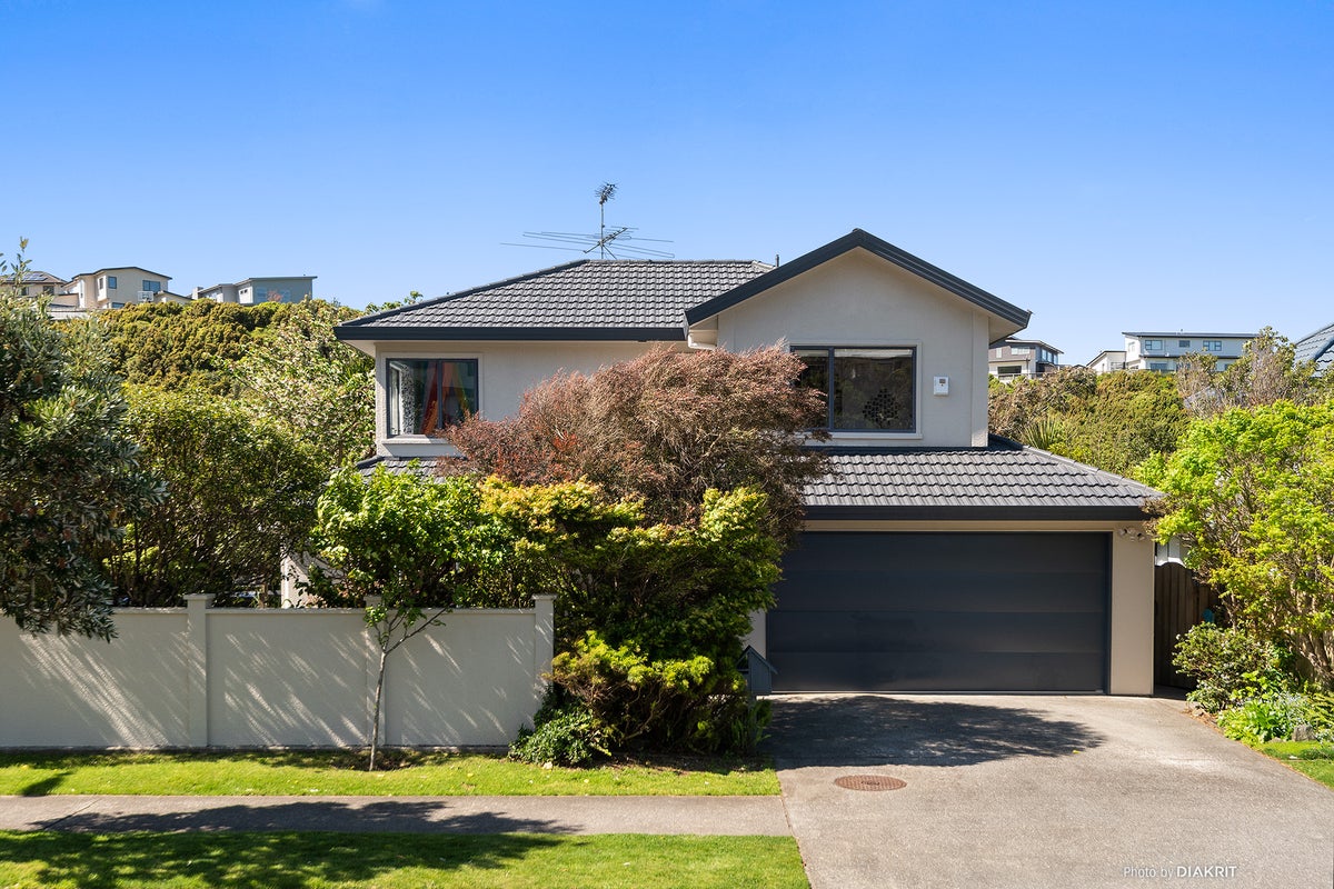 24 Amesbury Drive, Churton Park, Wellington - Carousel 1