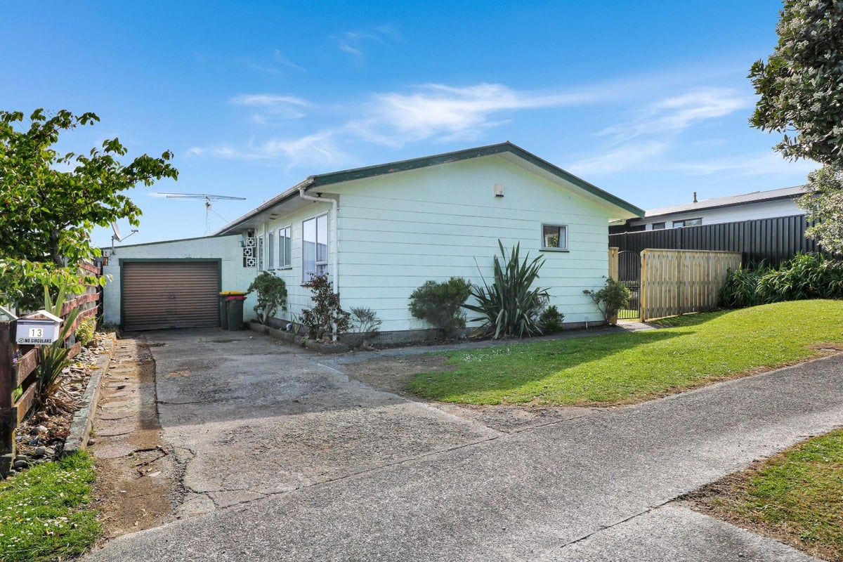 13 Kaitangata Crescent, Kelson, Lower Hutt - Carousel 12