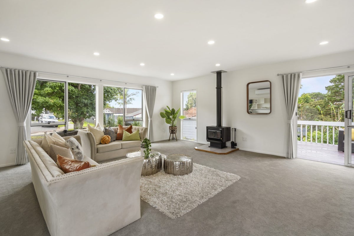 38 Deverell Place, Northcross, Auckland - Carousel 2