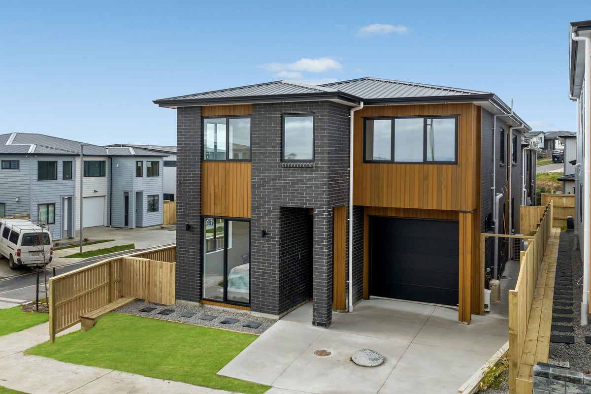 32 Adamson Road, Flat Bush, Auckland - Carousel 2