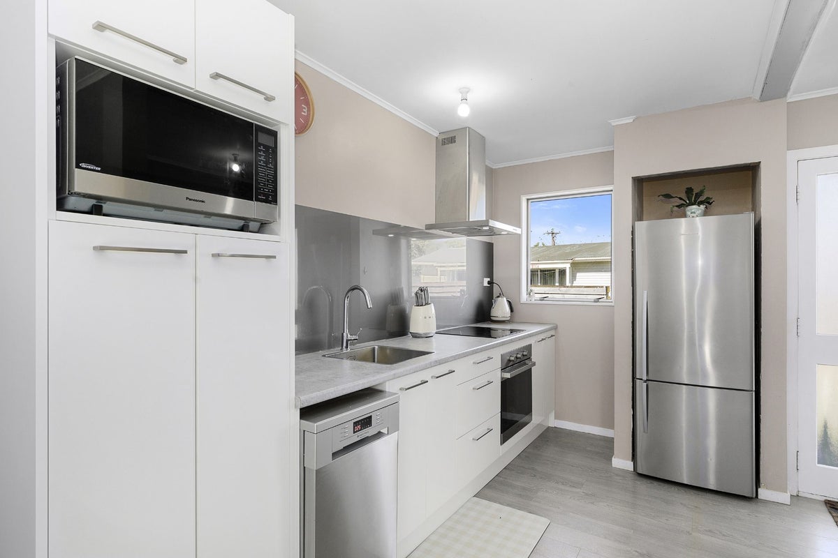 316A Wellington Road, Wainuiomata, Lower Hutt, Wellington - Carousel 1