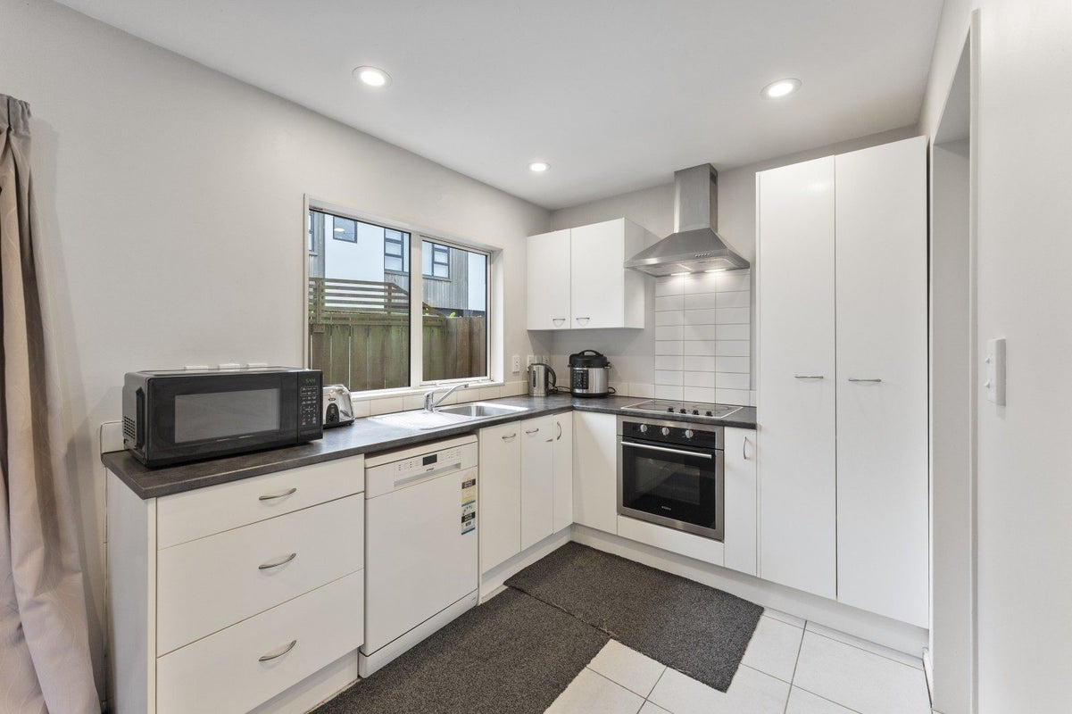 2/8 Waldie Grove, Avalon, Lower Hutt - Carousel 2