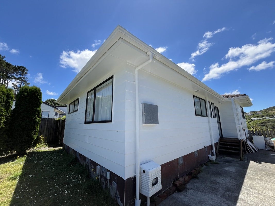 24 Fernhaven Grove, Newlands, Wellington - Carousel 1