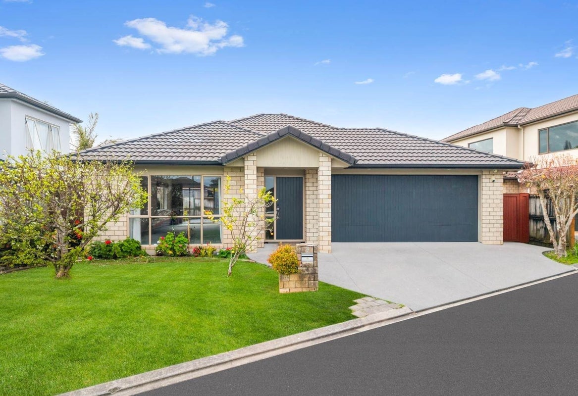 6 Tsar Court, Flat Bush, Auckland - Carousel 1