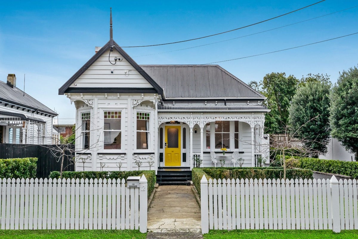 12 Cross Street, Regent, Whangarei - Carousel 1