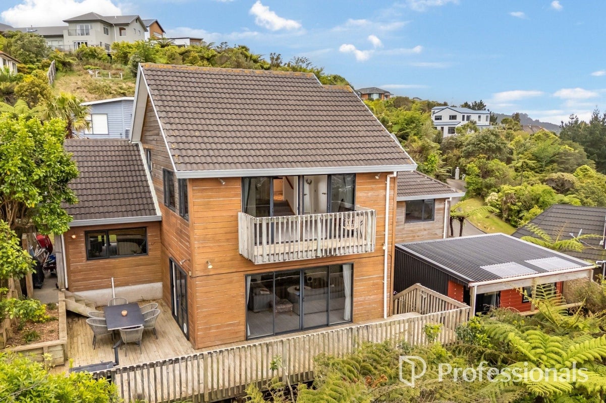 6 Avonlea Grove, Belmont, Lower Hutt - Carousel 1