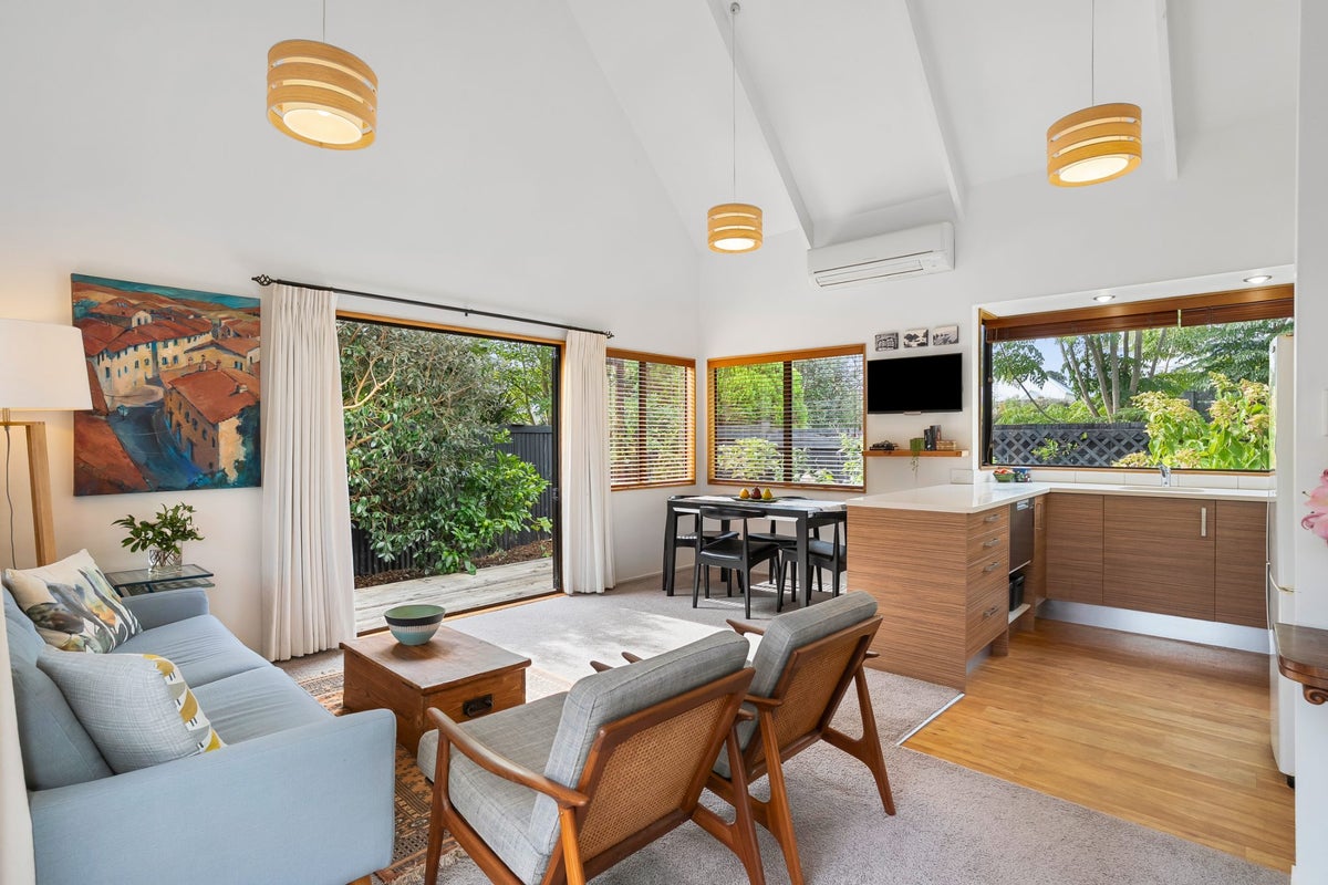 2/85 Gribblehirst Road, Sandringham, Auckland - Carousel 2