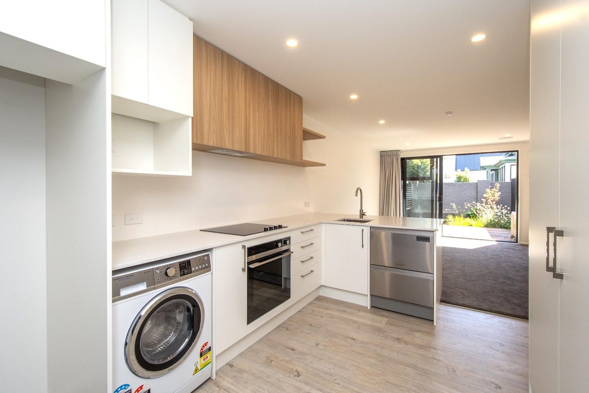 2/20 Whiteleigh Avenue, Addington, Christchurch - Carousel 2