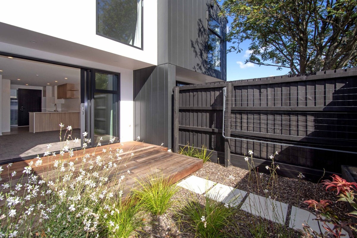 2/20 Whiteleigh Avenue, Addington, Christchurch - Carousel 12