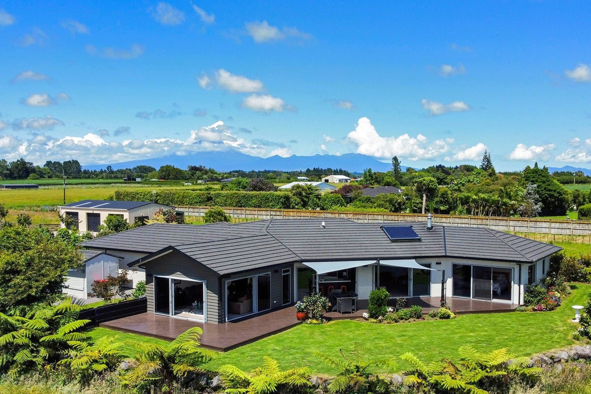 39 Matarikoriko Road, Brixton, Waitara - Carousel 1