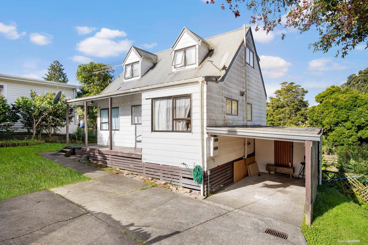 2/21 Wattle Street, New Lynn, Auckland - Carousel 1