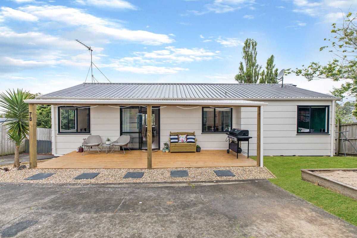 2/7 Maywood Crescent, Glen Eden, Auckland - Carousel 2