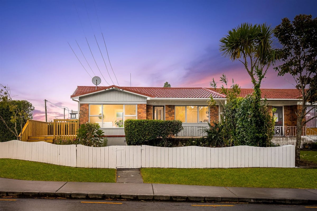 1/14 Flanshaw Road, Te Atatu South, Auckland - Carousel 1