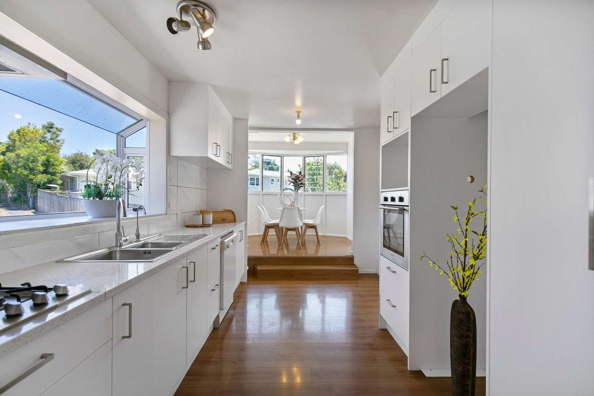 34 La Rosa Street, Green Bay, Auckland - Carousel 2