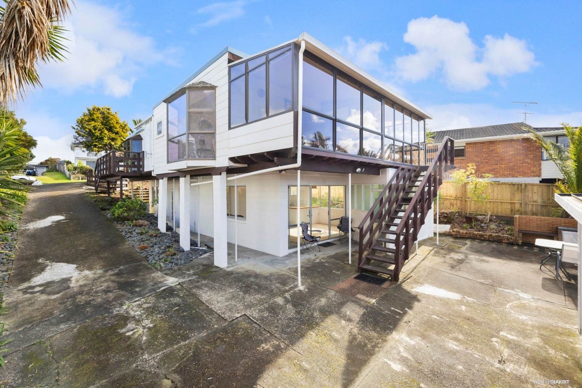 7 Birdie Place, Red Beach, Whangaparaoa - Carousel 1