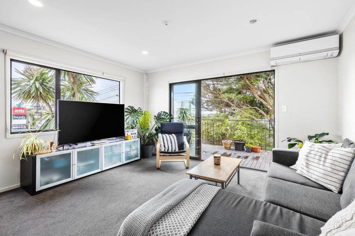 13/168 Mokoia Road, Chatswood, Auckland - Carousel 1