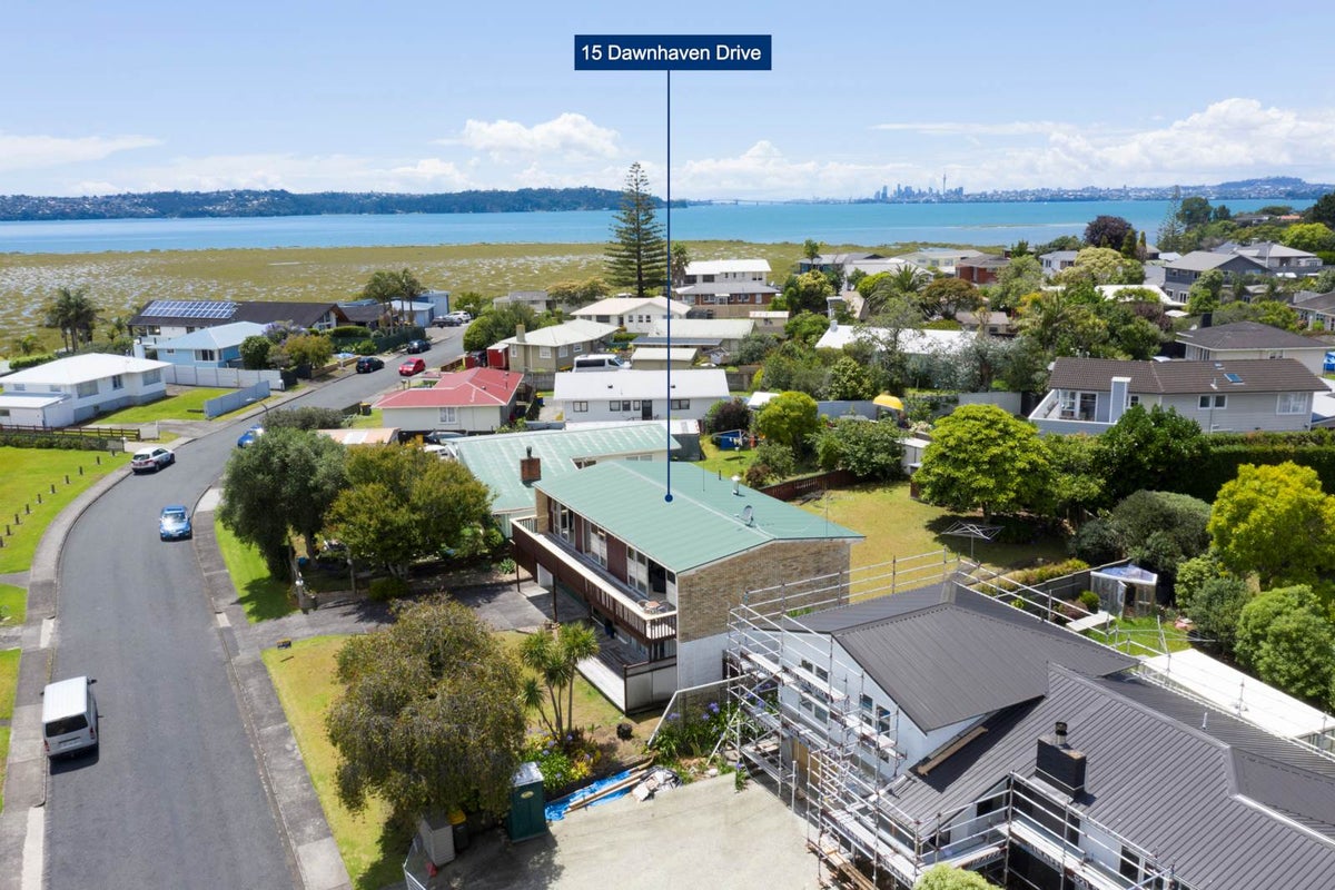 15 Dawnhaven Drive, Te Atatu Peninsula, Auckland - Carousel 1