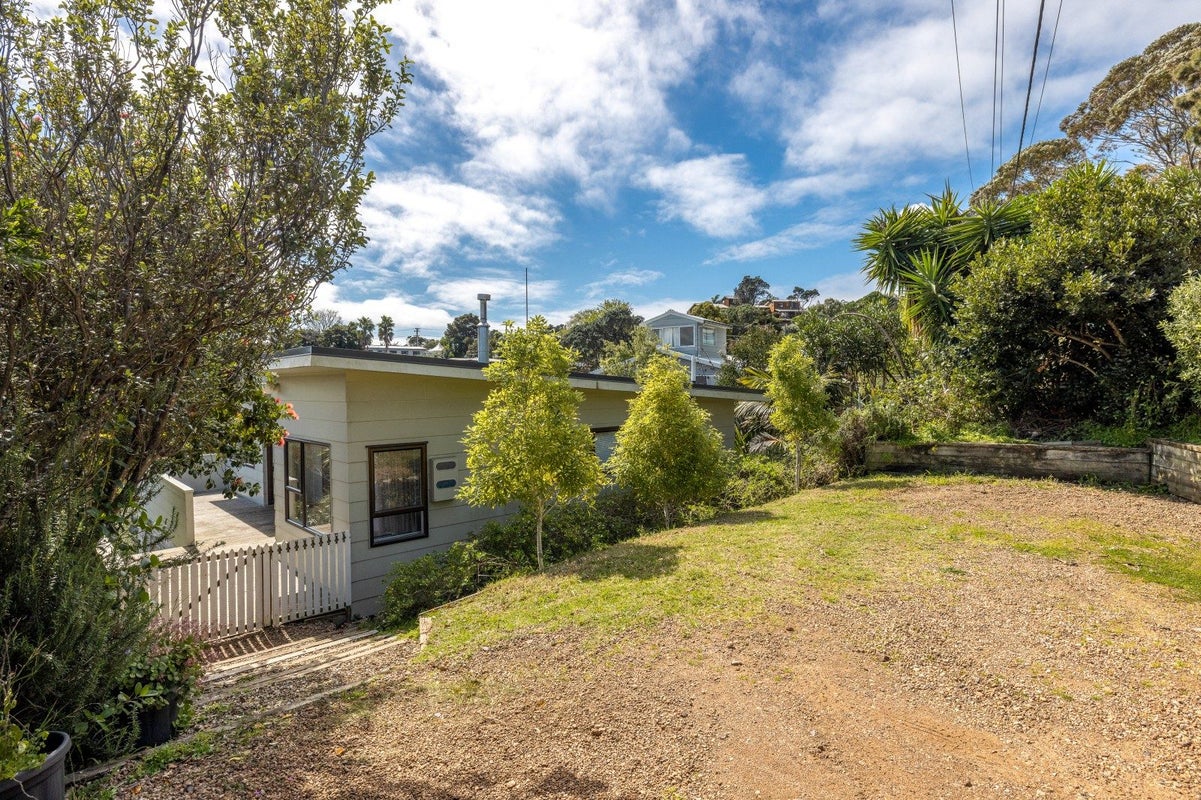69 Ocean Road, Surfdale, Waiheke Island - Carousel 21