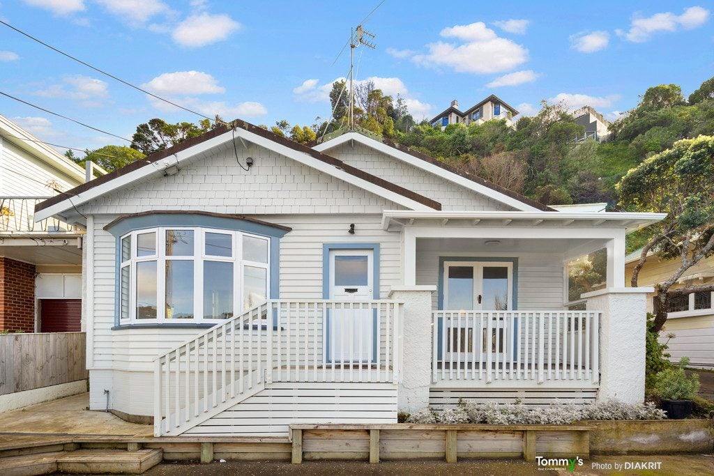 504 Evans Bay Parade, Hataitai, Wellington - Carousel 1