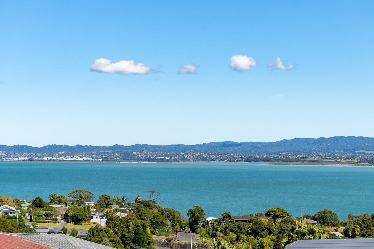 21 Mariners View Road, Beach Haven, Auckland - Carousel 1