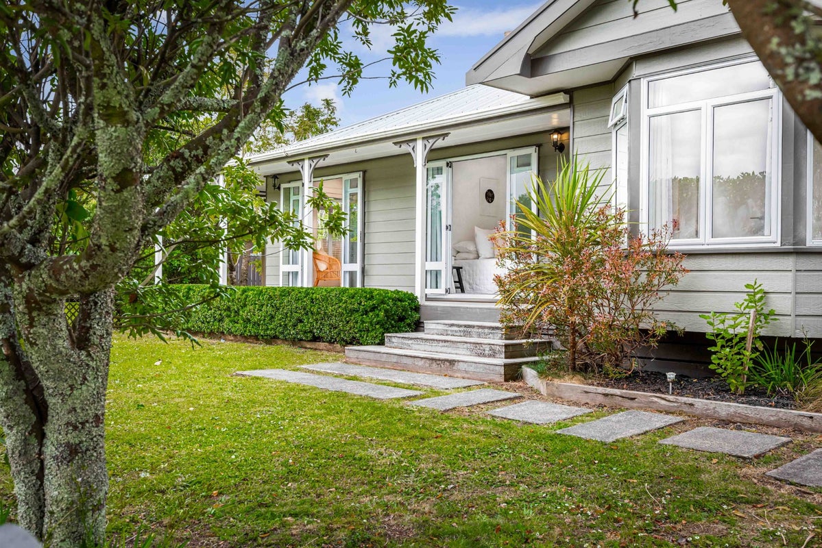12 Rheingold Place, Huapai, Kumeu - Carousel 1