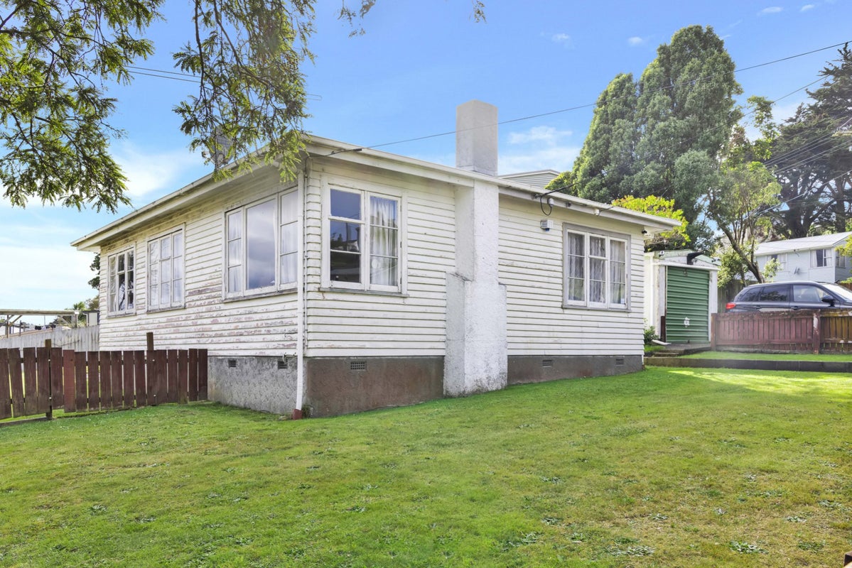 75 Hampshire Street, Cannons Creek, Porirua - Carousel 1