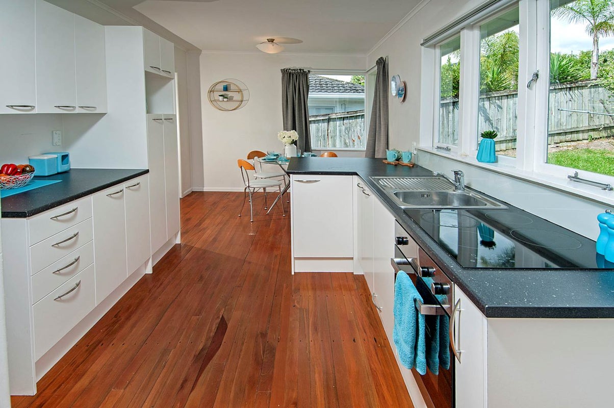 1/6 Braebank Lane, Te Atatu South, Auckland - Carousel 2