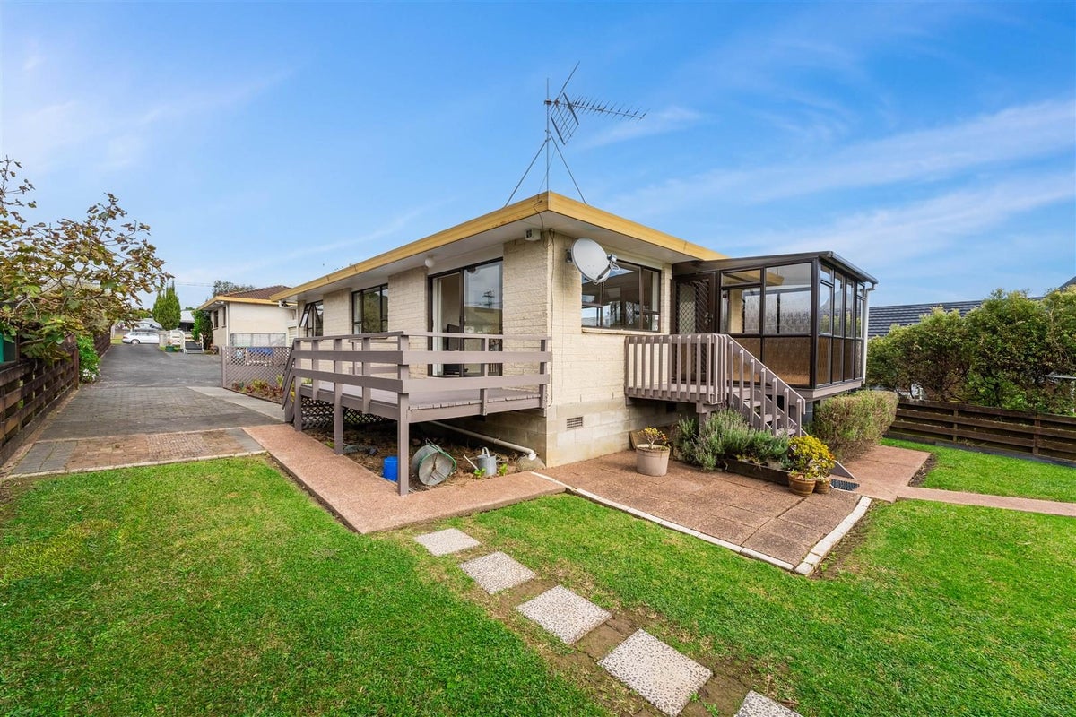 2/79 Hutchinson Avenue, New Lynn, Auckland - Carousel 2