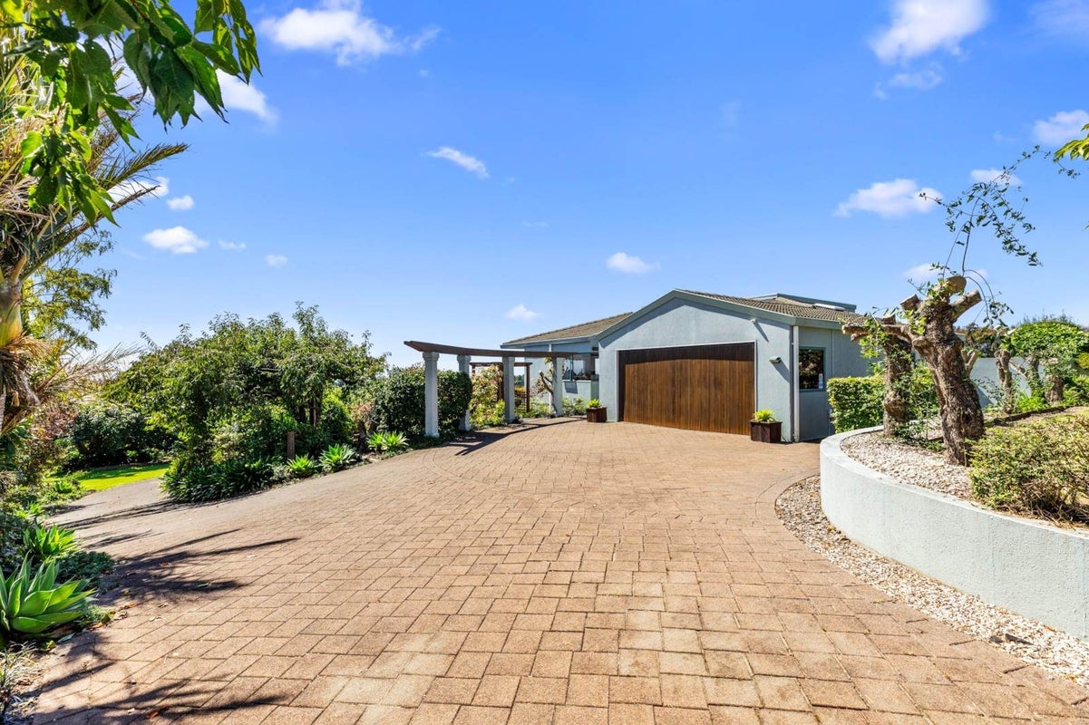10 Boscabel Drive, Ohauiti, Tauranga - Carousel 1