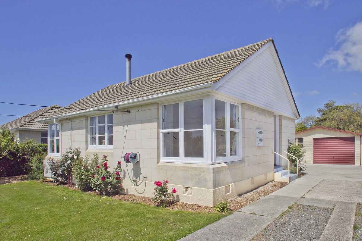 7 Raglan Street, Oamaru North, Oamaru - Carousel 1