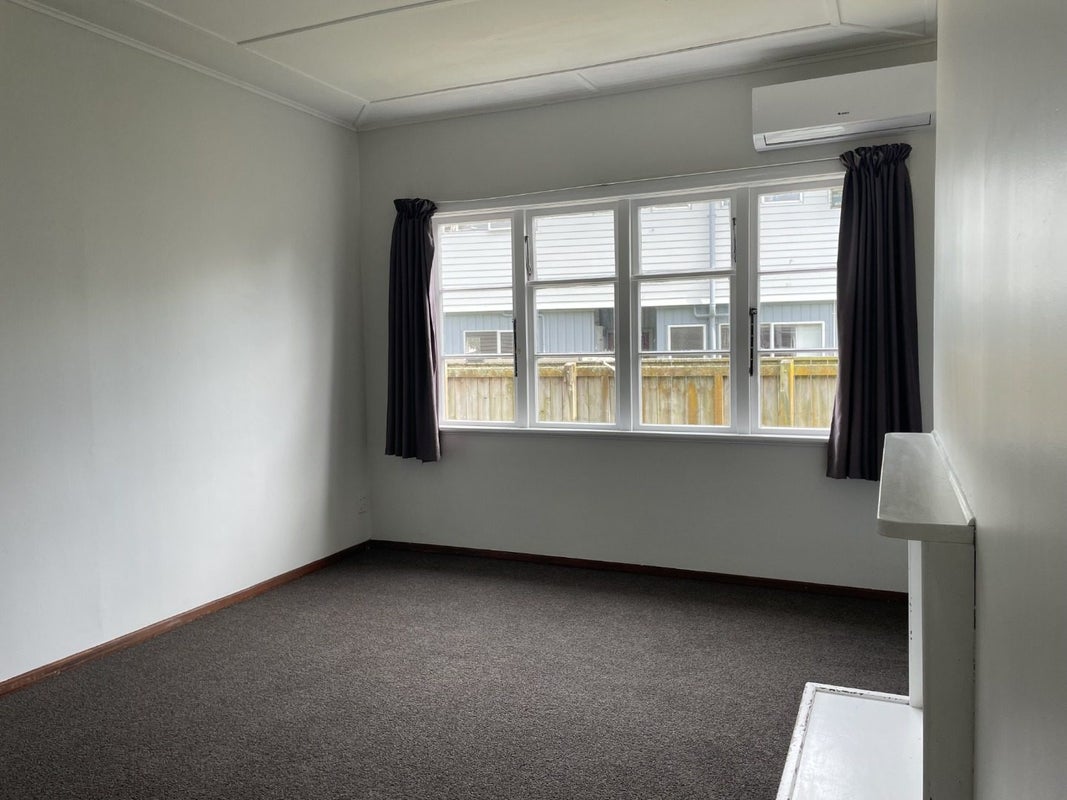 64 Oxford Terrace, Epuni, Lower Hutt - Carousel 2